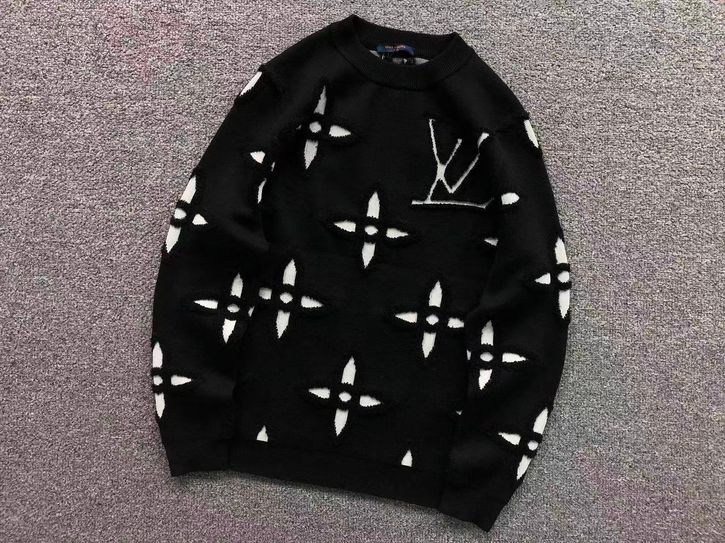 L - SWEATER