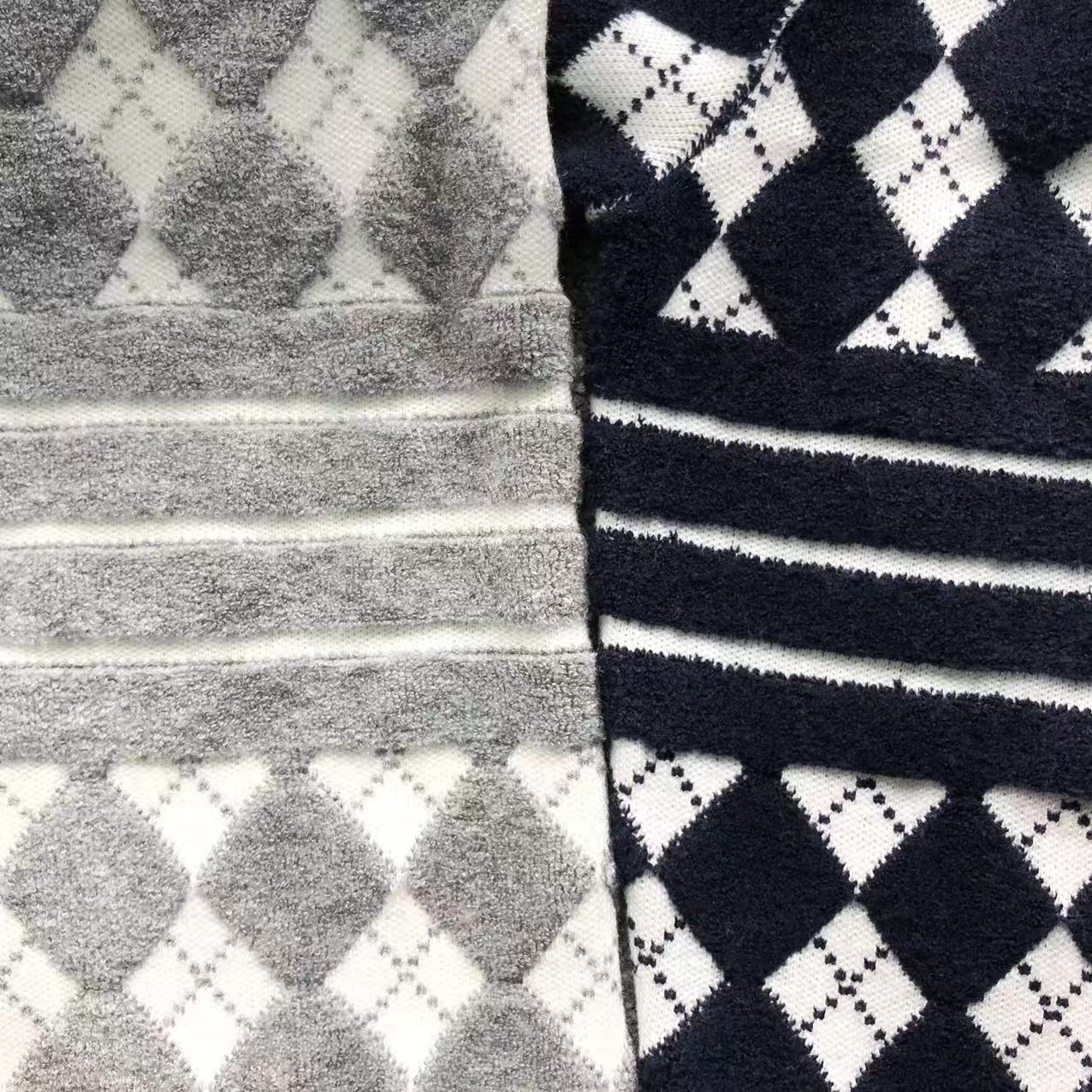 T - SWEATER