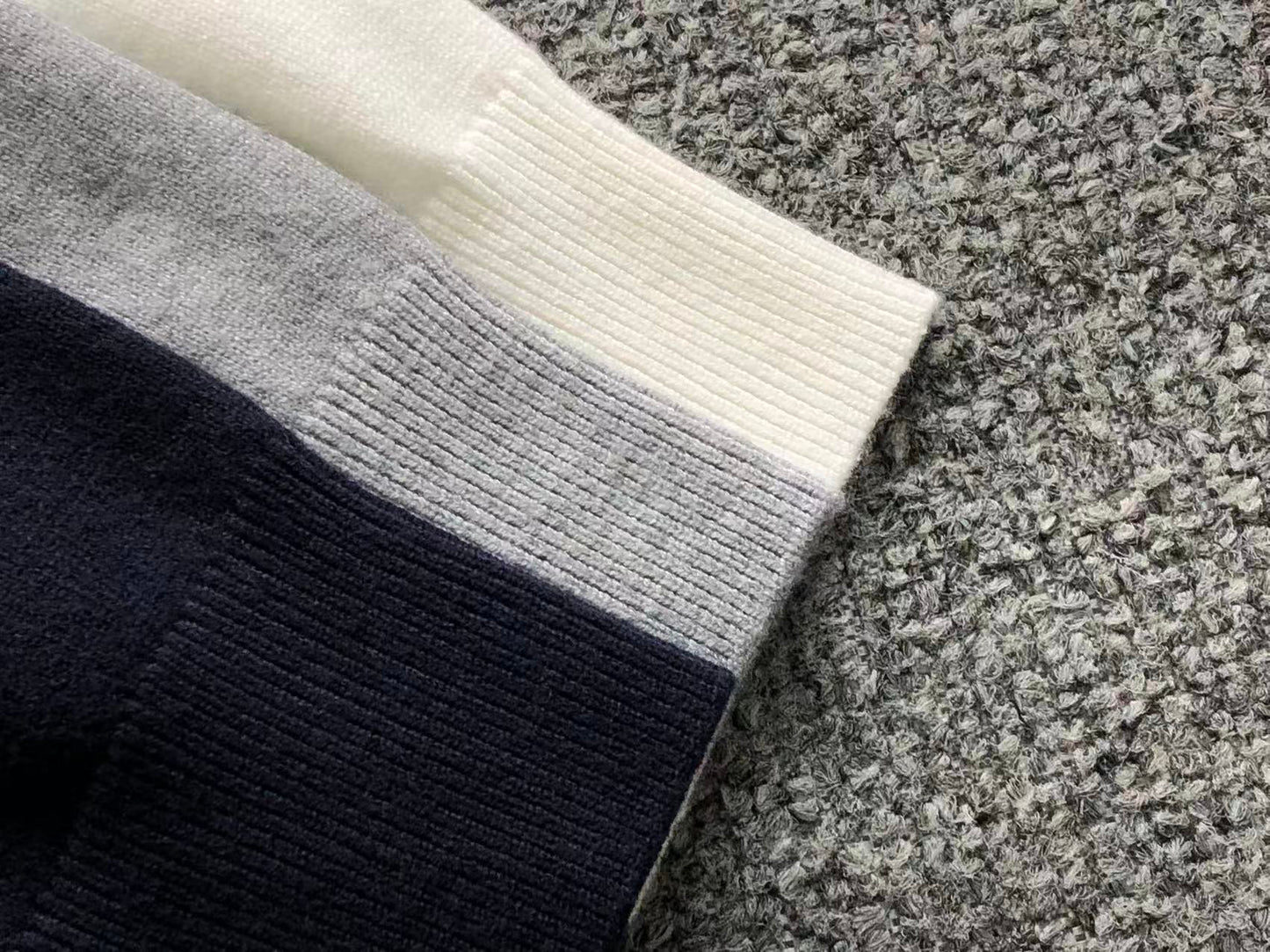 T - SWEATER