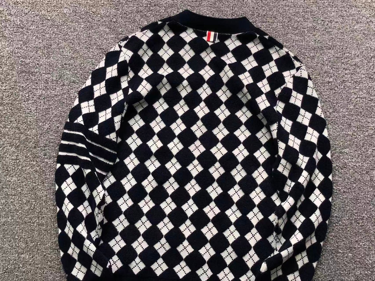 T - SWEATER