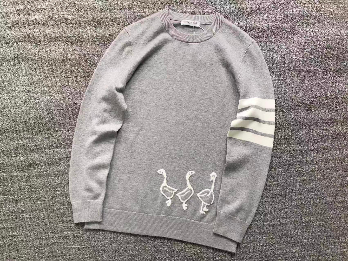 T - SWEATER