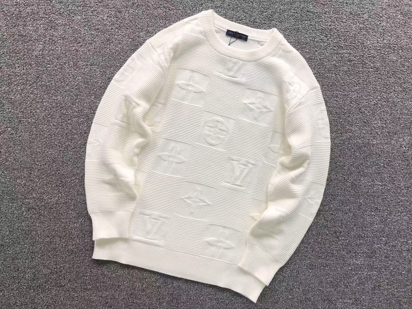 L - SWEATER