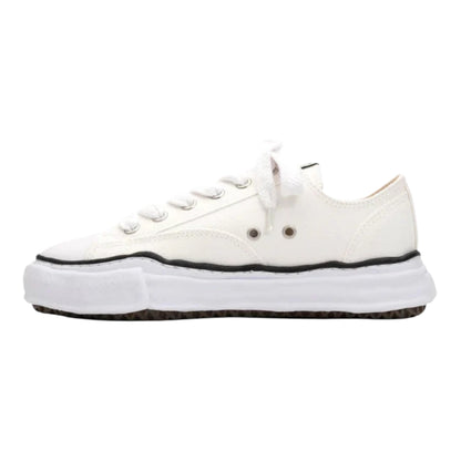 LOW TOP SNEAKER