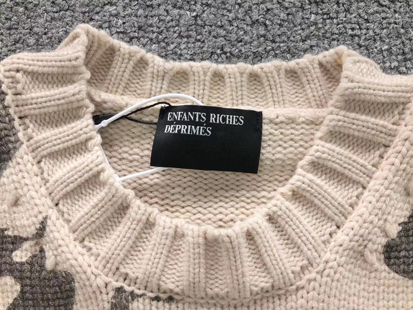 E - SWEATER
