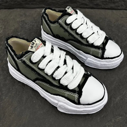 A - SNEAKERS