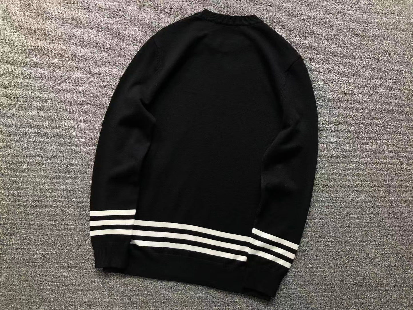 B - SWEATER