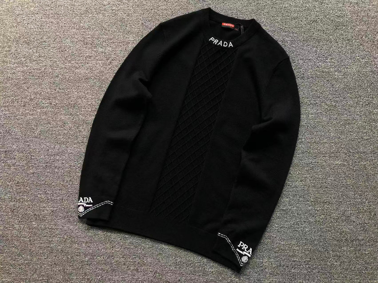 P - SWEATER