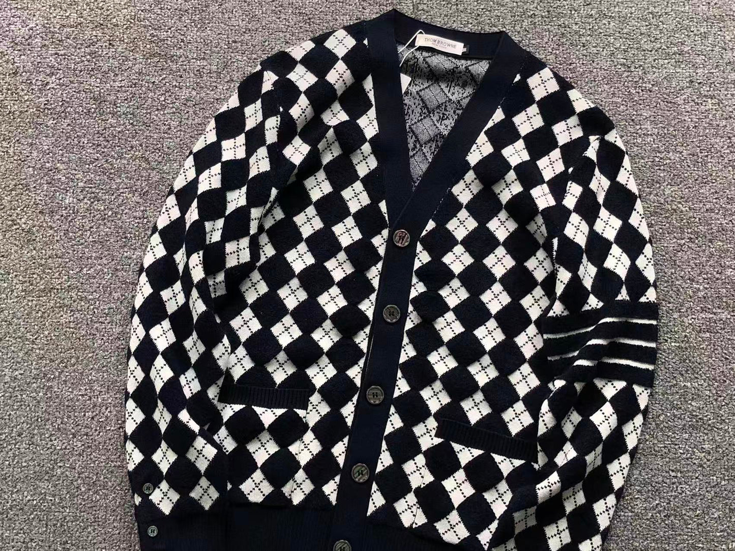 T - SWEATER