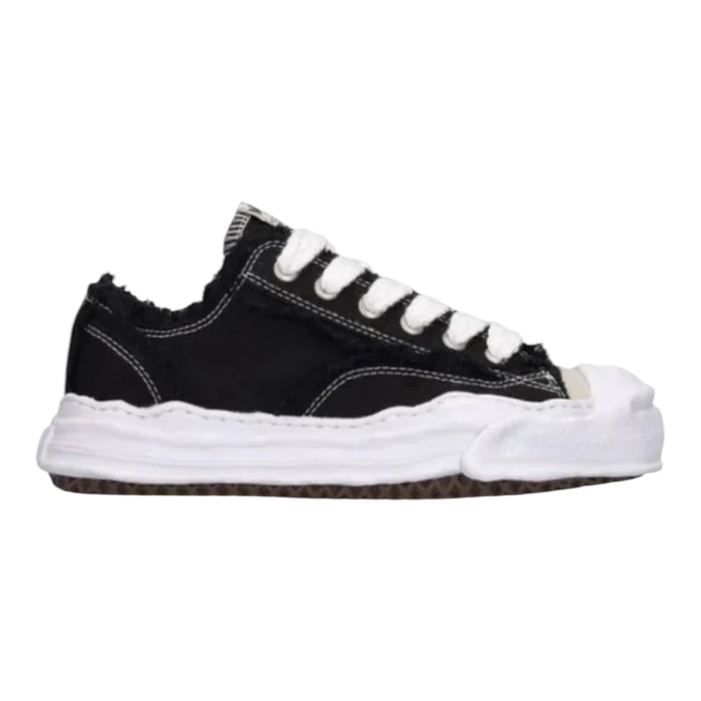 LOW TOP SNEAKER