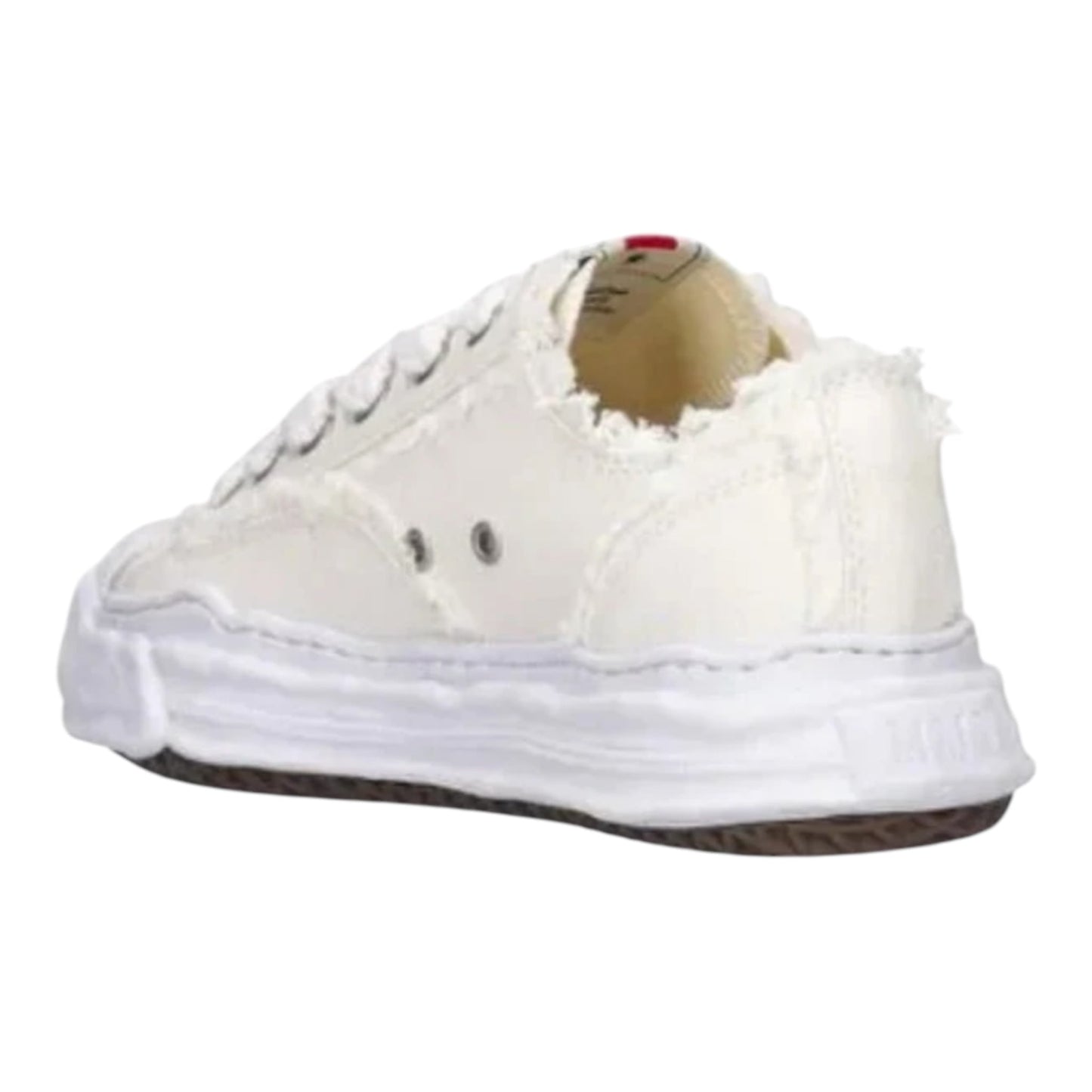 LOW TOP SNEAKER