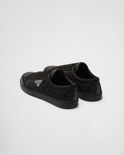 Sneaker aus Leder und Re-Nylon