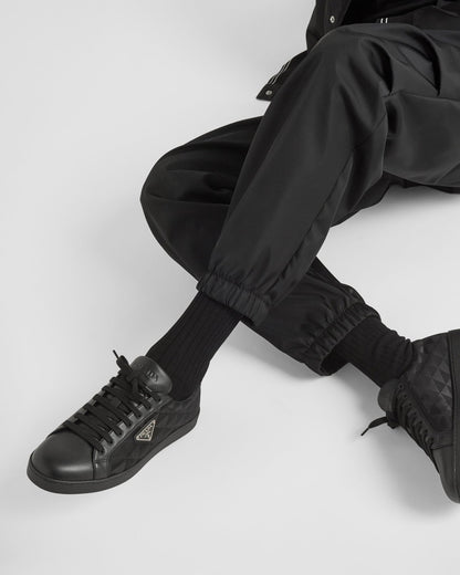 Sneaker aus Leder und Re-Nylon