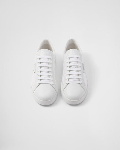 Sneaker aus Leder und Re-Nylon