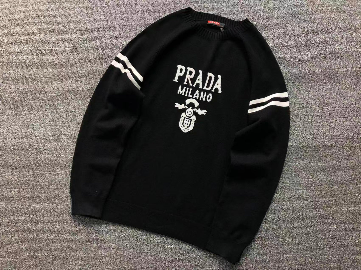 P - SWEATER