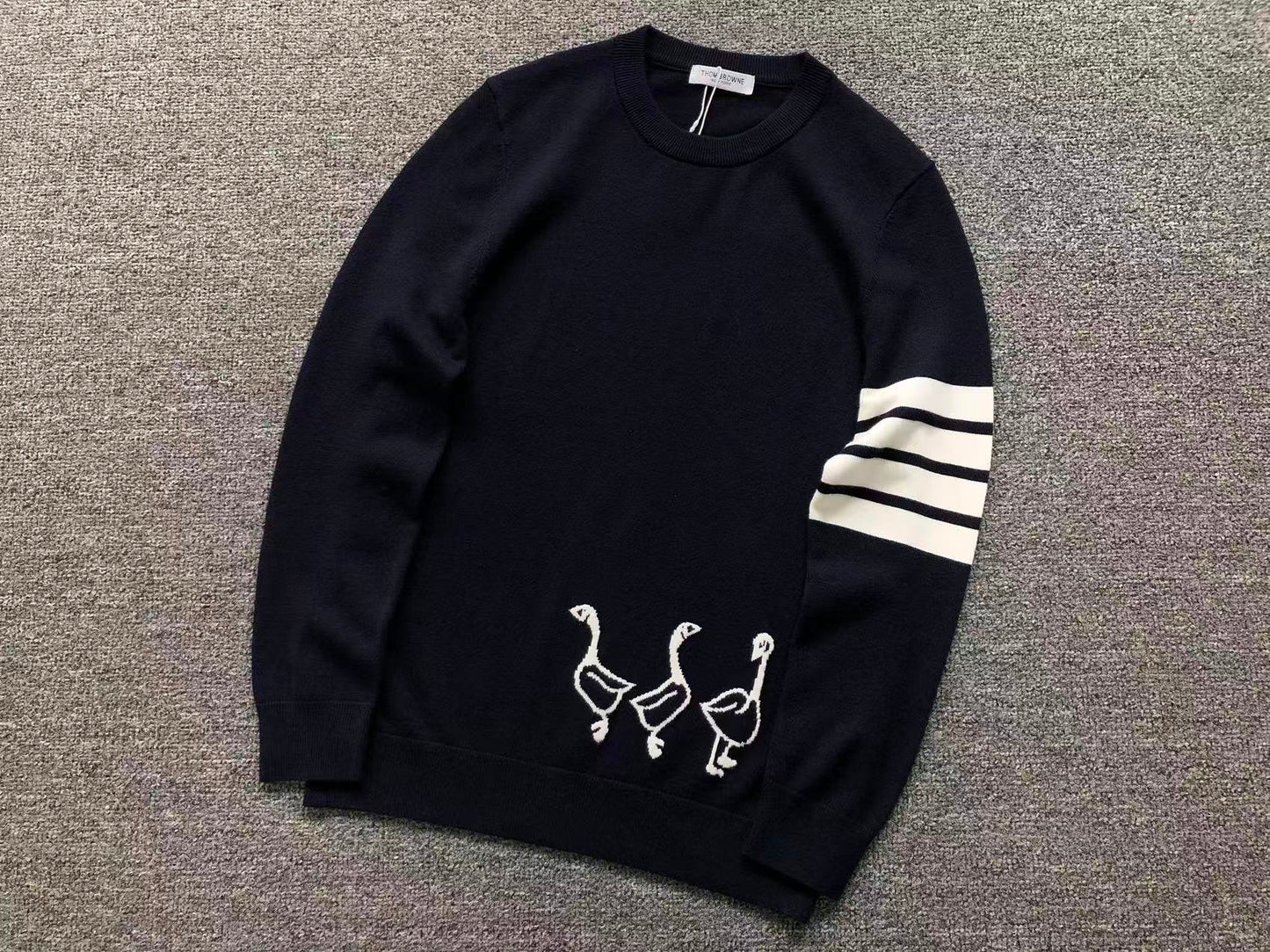 T - SWEATER