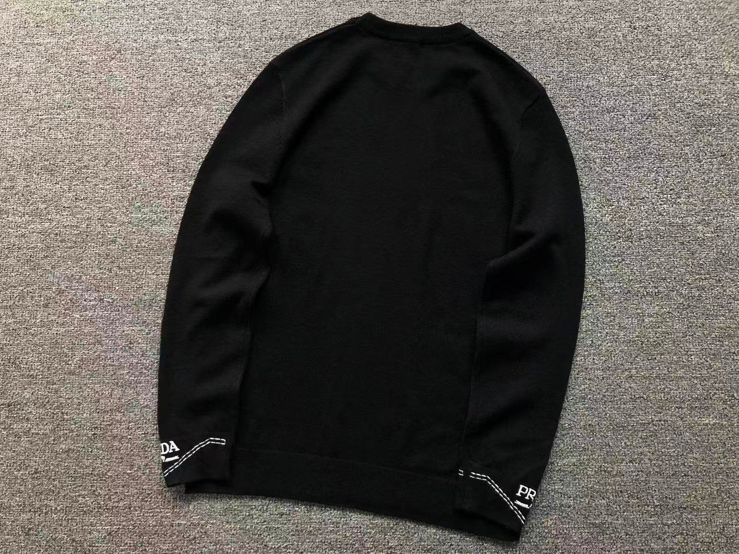 P - SWEATER