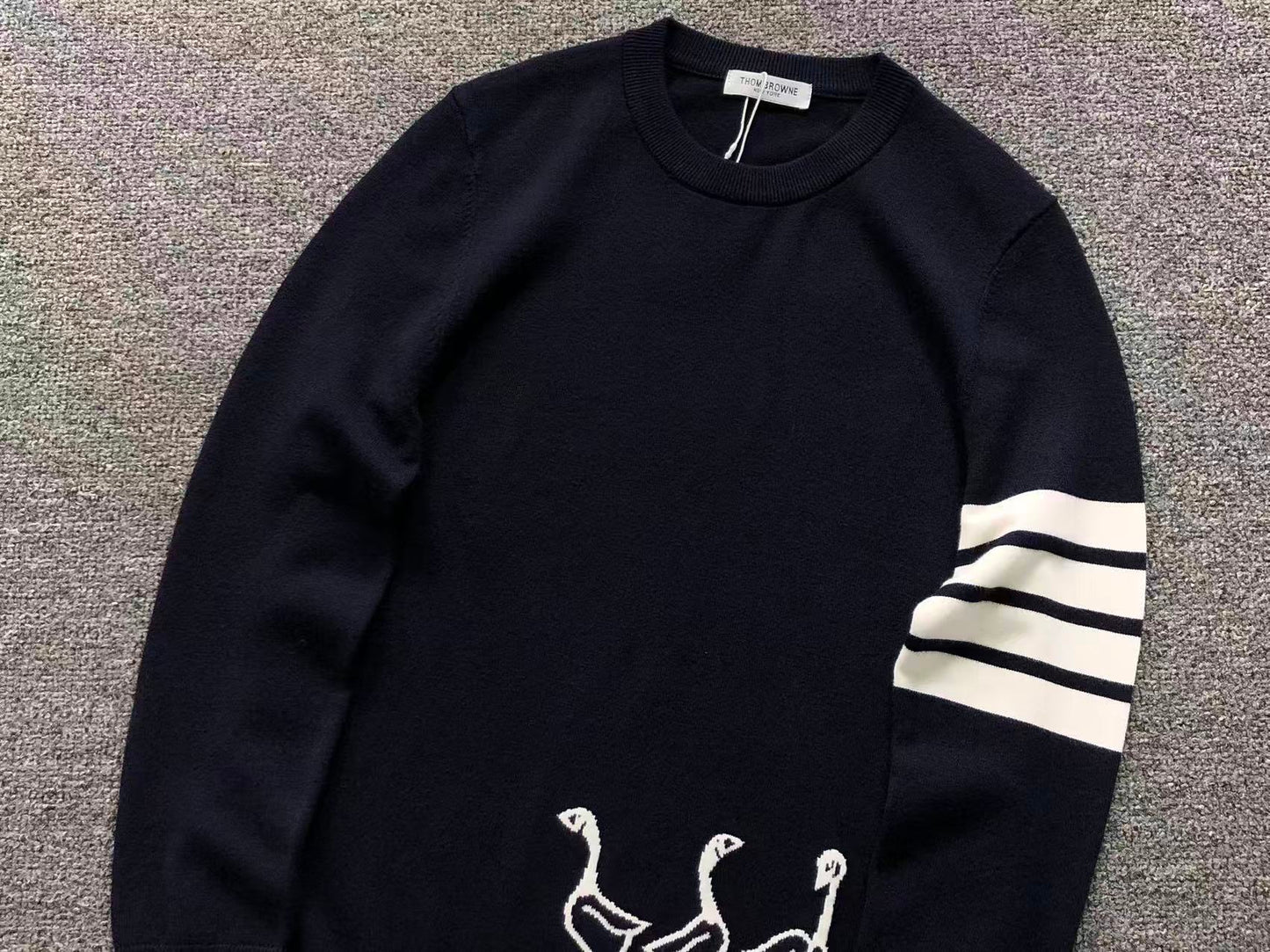 T - SWEATER