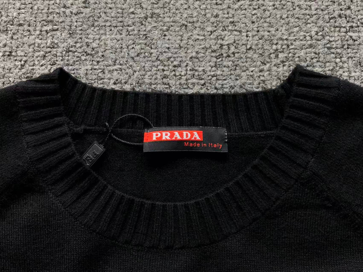 P - SWEATER