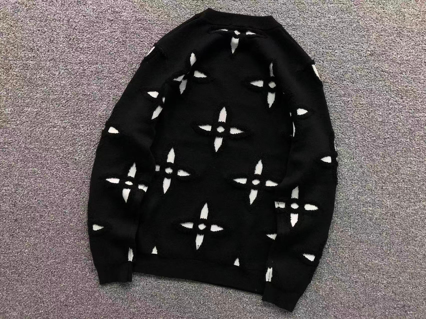 L - SWEATER