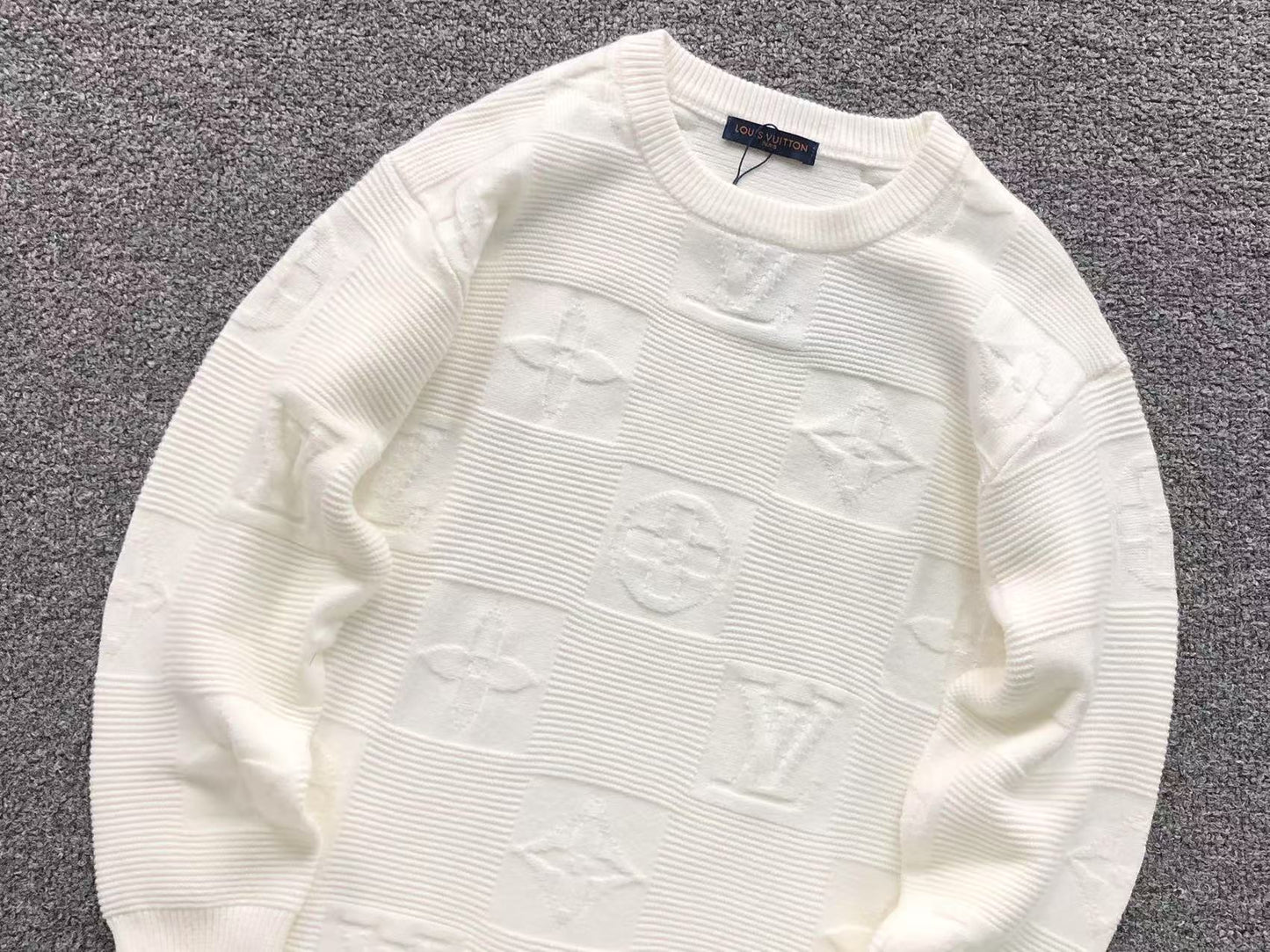 L - SWEATER