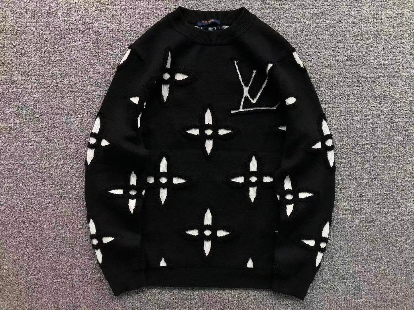 L - SWEATER
