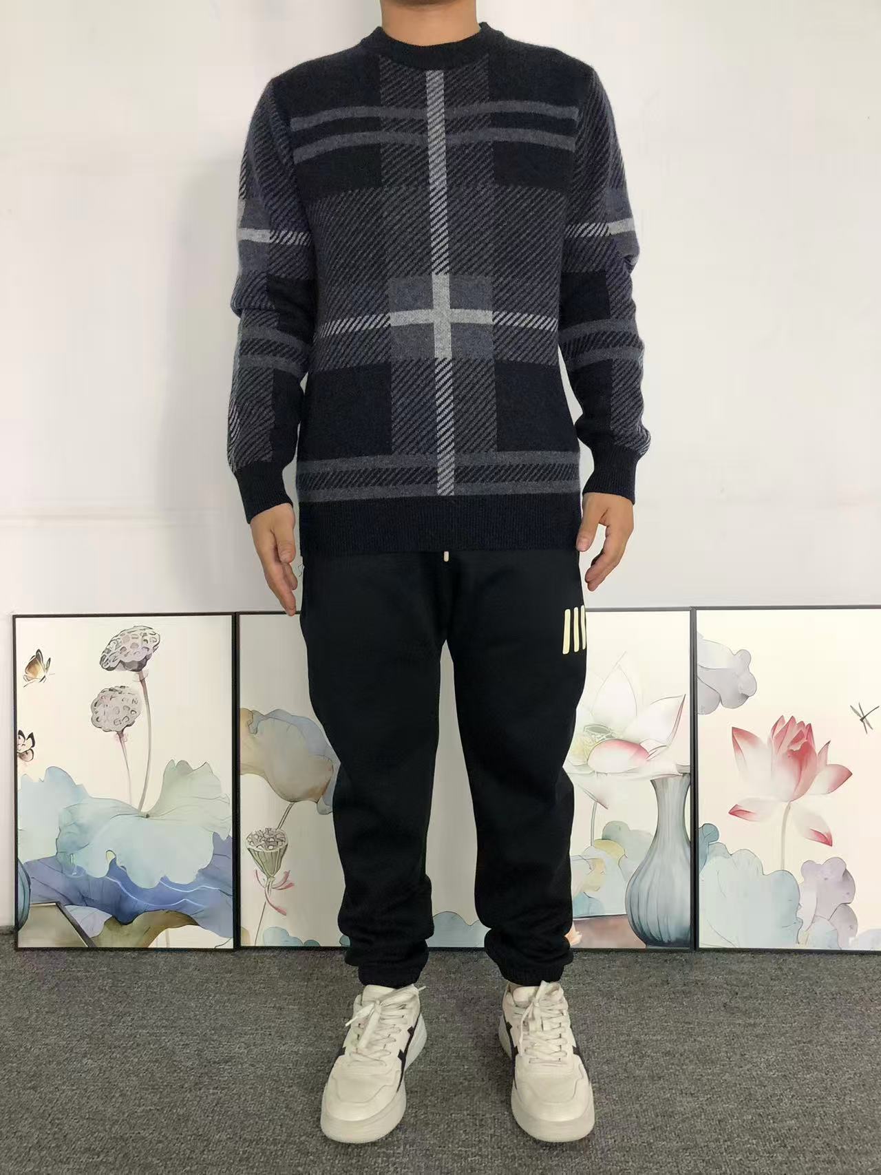 B - SWEATER