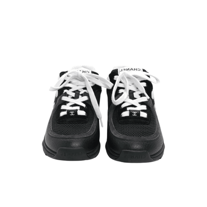 Runner Black White