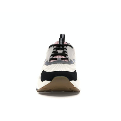 B22 Pale Pink Grey